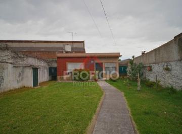 Casa · 368m² · 2 Ambientes · 1 Cochera · Casa en Berazategui