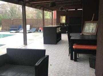 Casa · 200ha · 3 Ambientes · 1 Cochera · Alquiler Temporal y Venta