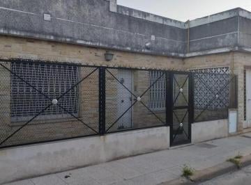 Casa · 195ha · 4 Ambientes · 1 Cochera · Casa en Venta Ubicado en Luján, G. B. a. Zona Oeste