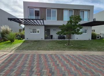 Departamento · 155m² · 4 Ambientes · 1 Cochera · Departamento Th en Alquiler en La Calesa Pilara