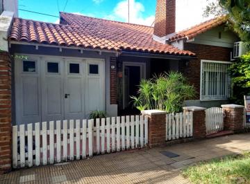 Casa · 200m² · 4 Ambientes · Muy Buen Chalet 4 Amb. en Barrio Platense