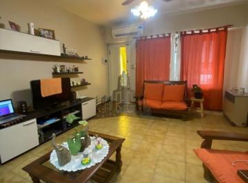 PH · 87m² · 3 Ambientes · Venta - PH 3 Ambientes Tipo Casa con Cochera y Patio - Apto Credito - Caseros - Excelente Oportunid