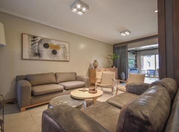 Casa · 365m² · 6 Ambientes · 3 Cocheras · Casa de Categoría en Adrogué | Villarino Entre Seguí y Canale | Ubicación Residencial Privilegiada