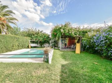 Casa · 110m² · 3 Ambientes · 2 Cocheras · Casa con Jardín y Piscina en Venta | Lote Propio y Fondo Libre