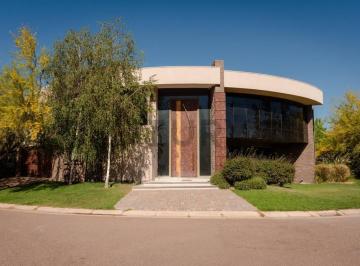 Casa · 393m² · 5 Ambientes · 3 Cocheras · Venta Casa Barrio Los Teros Guaymallén Mendoza
