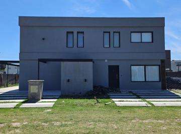 Casa · 120m² · 4 Ambientes · 4 Cocheras · Casa en Venta en Spring Park Pilar