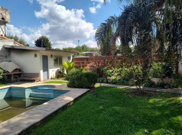 Casa · 227m² · 5 Ambientes · Venta - Casa 2 Dorm. con Pileta y Departamento Independiente - Funes Mercado Don Bosco