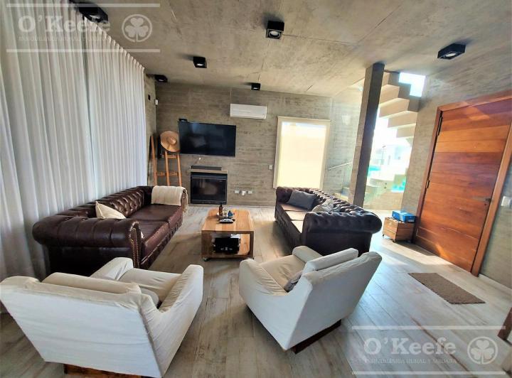 Casa · 236m² · 5 Ambientes · 2 Cocheras