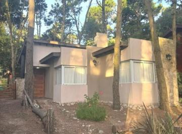 Casa · 130m² · 5 Ambientes · 2 Cocheras · Dos Casas en Amplio Lote en Mar Azul