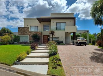 Casa · 364m² · 5 Ambientes · 1 Cochera · Casa en Venta con Tres Dorm. en Suites, Escritorio y Amplio Playroom en Fincas de Iraola II