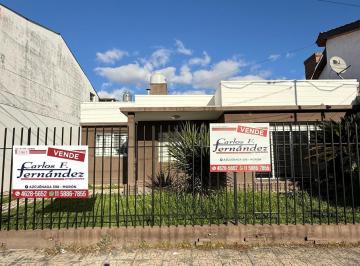 Casa · 360m² · 4 Ambientes · 1 Cochera · Casa de 4 Ambientes con Amplio Jardín en Morón