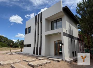 Casa · 135m² · 4 Ambientes · Casa en Venta - 3 Dorm. 4 Baños - Pinamar