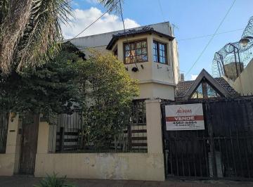 Casa · 222m² · 4 Ambientes · 2 Cocheras · Venta! Casa 4 Ambientes a Refaccionar - Castelar