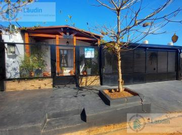 Casa · 240m² · 6 Ambientes · 2 Cocheras · Casa en Barrio Santa Helena Sobre Taruma
