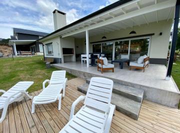 Casa · 152m² · 4 Ambientes · 1 Cochera · Casa en Costa Esmeralda