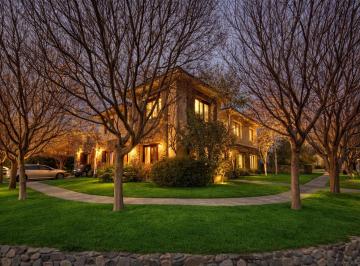 Casa de 10 ambientes, Chacras de Coria · Maravillosa Casa en Exclusivo Barrio Privado Rincon de Chacras en El Corazon de Chacras de Coria