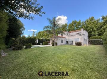 Casa · 260m² · 7 Ambientes · 4 Cocheras · Casa en Venta en Barrio Cerrado El Sausalito
