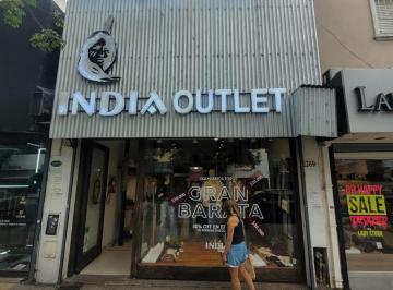 Local comercial · 157m² · 2 Ambientes · Local en Centro Comercial Calle 12. Alquilado