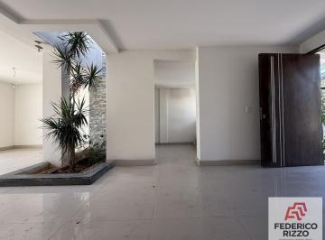 Casa · 160m² · 6 Ambientes · 2 Cocheras · Casa Premium a Estrenar 3 Dorm | Diseño Único con Árbol Interior