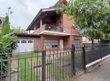 Casa · 216m² · 5 Ambientes · 2 Cocheras · Venta Casa en J. C. Paz