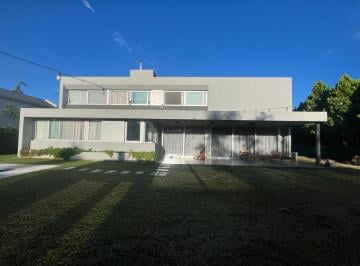 Casa · 465m² · 7 Ambientes · 2 Cocheras · Venta de Casa de 5 Dorm. en Country San Isidro en Villa Allende