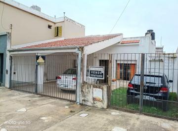 Casa de 4 ambientes, Córdoba · Vendo - Casa con Gran Patio Verde - Sobre Dias de Solis a m de Los Granaderos!
