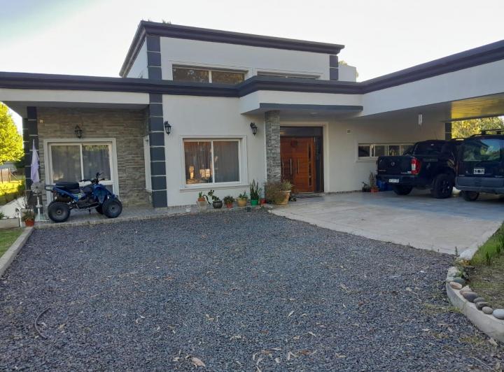 Casa · 340m² · 5 Ambientes · 8 Cocheras