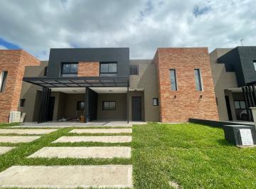 Casa · 140m² · 3 Ambientes · 2 Cocheras · Duplex a La Venta! San Ignacio Village! Pileta!