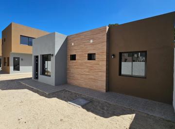Casa · 88m² · 4 Ambientes · 1 Cochera · Venta Casa en Lomas de Solymar Tres Dorm., Dos Baños
