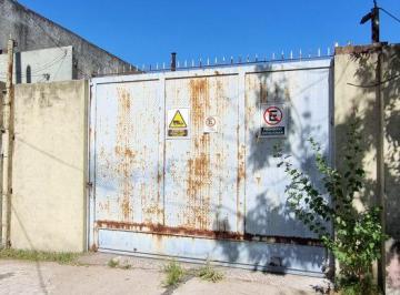 Bodega-Galpón , Avellaneda · Predio Industrial 1.660 m² - Ideal Logística o Guardería de Camiones - en Venta