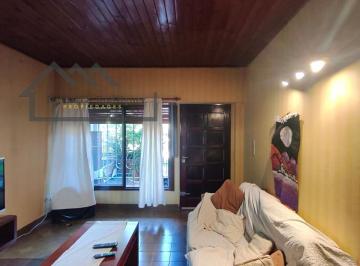Casa de 4 ambientes, Tres de Febrero · Casa en Venta Sobre Lote de 350 m² con Gran Fondo y Pileta – Ciudad Jardín