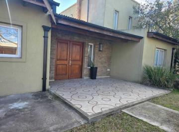 Casa · 150m² · 4 Ambientes · 1 Cochera · Casa en Alquiler en Santa Guadalupe, Pilar del Este, Pilar