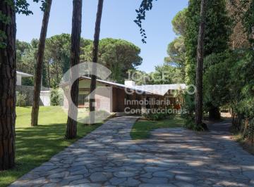 Casa · 258m² · 5 Ambientes · Casa en Carilo