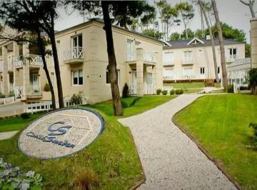 Departamento · 100m² · 4 Ambientes · 1 Cochera · Departamento Para Hasta 6 Personas en Alquiler en Cariló Cerca de La Playa y El Centro con Cochera