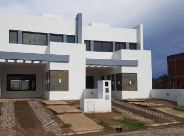 Casa · 120m² · 4 Ambientes · 2 Cocheras · Duplex a La Venta en La Calandria! Ideal Inversor!
