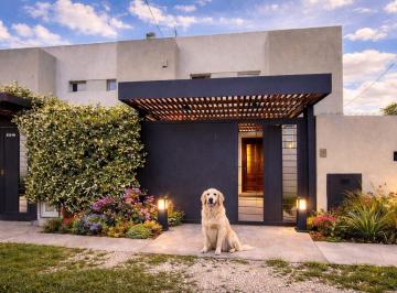 Casa · 89m² · 4 Ambientes · 1 Cochera · Duplex en Venta 2 Dorm. City Bell 458 E/ 28 y 28 Bis