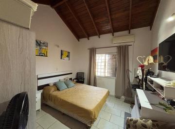 Casa · 187m² · 4 Ambientes · 4 Cocheras · Casa en Venta 3 Dorm. Los Boulevares