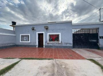Casa de 5 ambientes, Maipú · Venta - Cinco Casas en un Mismo Lote (560 M²) - Maipu/coquimbito/urquiza