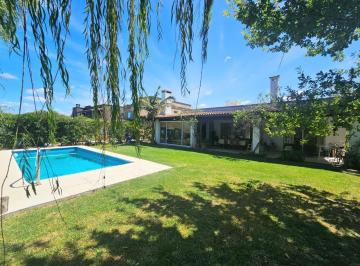 Casa · 160m² · 4 Ambientes · 2 Cocheras · Casa Barrio Santa Barbara