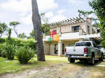 Foto1 · Excelente Chalet de 5 Dorm. en Venta a Pasos de Playa Mansa Punta del Este