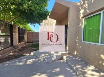 Casa de 5 ambientes, General Fernández Oro · Venta Casa 2 Dorm. + Dpto 1 Dormitorio en Villa Clementina, Fernandez Oro