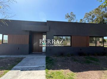 Casa · 133m² · 5 Ambientes · 3 Cocheras · Casa Venta 3 Dorm. Barrio Santa Sofia Lote de 500 m² Pilar del Este