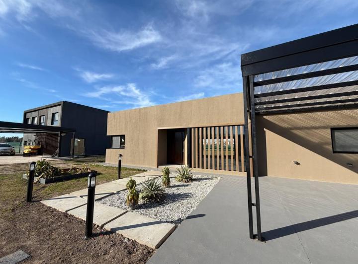 Casa · 190m² · 5 Ambientes · 2 Cocheras