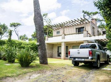 Foto1 · Excelente Chalet de 5 Dorm. en Venta a Pasos de Playa Mansa Punta del Este