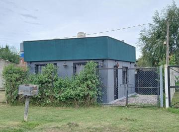 Casa · 60m² · 3 Ambientes · 1 Cochera · Casa con Parque y Pileta Inmejorable Zona de Domselaar Venta