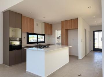 Casa · 143m² · 5 Ambientes · 2 Cocheras · Venta Casa 5 Ambientes en Santa Elisa, Pilar del Este, Pilar