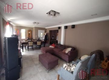 Casa · 227m² · 8 Ambientes · 1 Cochera · Vendo Casa en Barrio Canal 5 Apta Credito