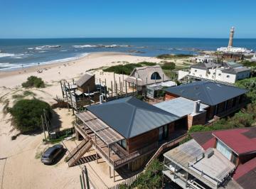 Casa · 300m² · 6 Ambientes · 2 Cocheras · Casa en Pueblo de Jose Ignacio
