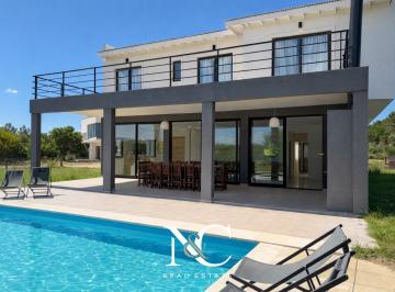 Casa · 248m² · 6 Ambientes · 1 Cochera · Casa en Venta en Costa Esmeralda en Maritimo III