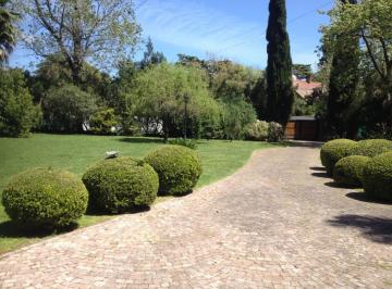 Casa · 200m² · 5 Ambientes · 4 Cocheras · Casa en Venta en Barrio El Cortijo con Pileta
